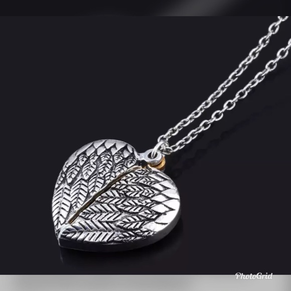 Angel Wings Heart Necklace Can Open Carving - Picture 9 of 9